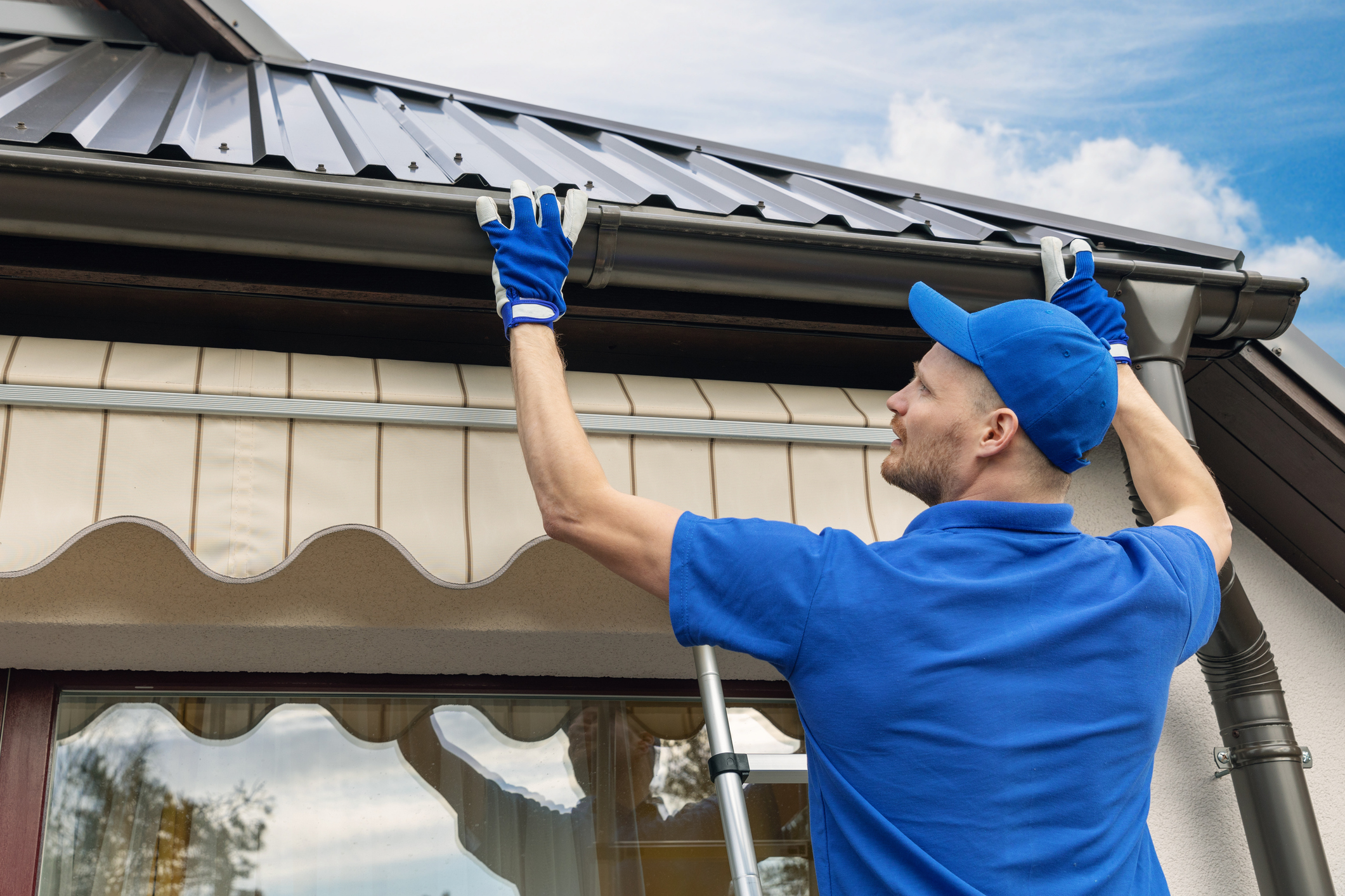 Proper gutter maintenance for extending roof life in Florida Proper gutter maintenance for extending roof life in Florida